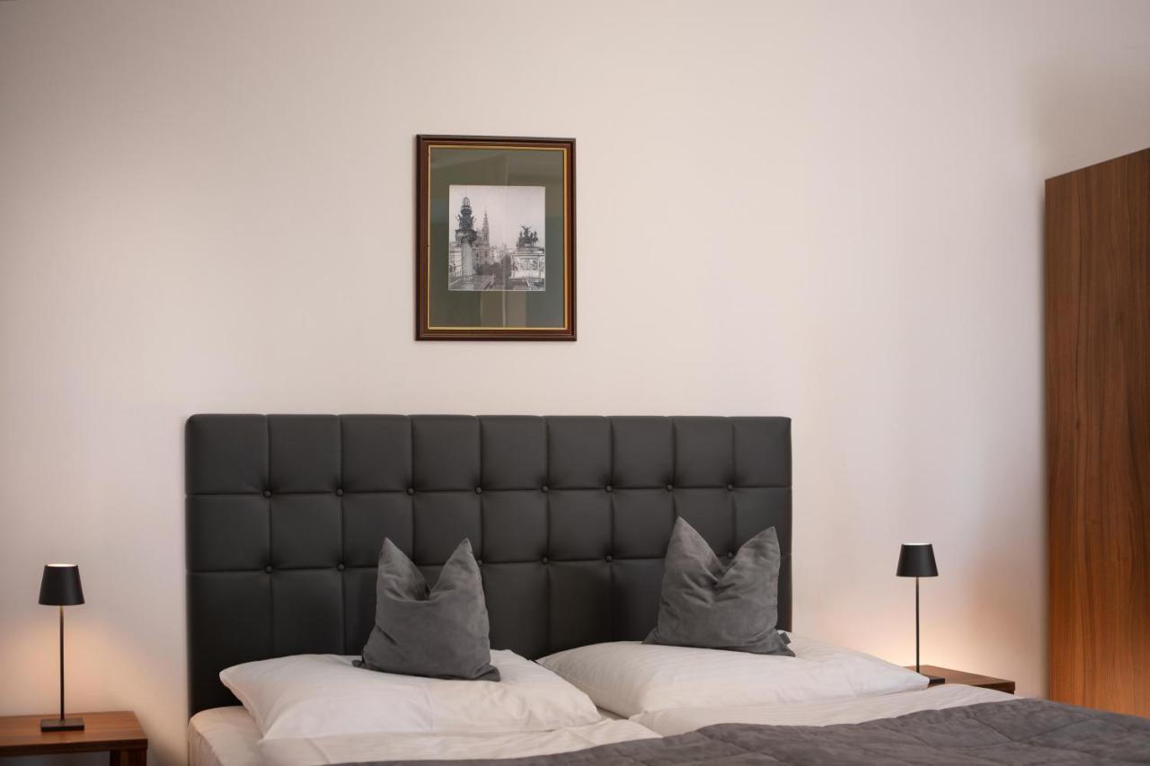 Hotel Bergwirt Schoenbrunn Виена Екстериор снимка
