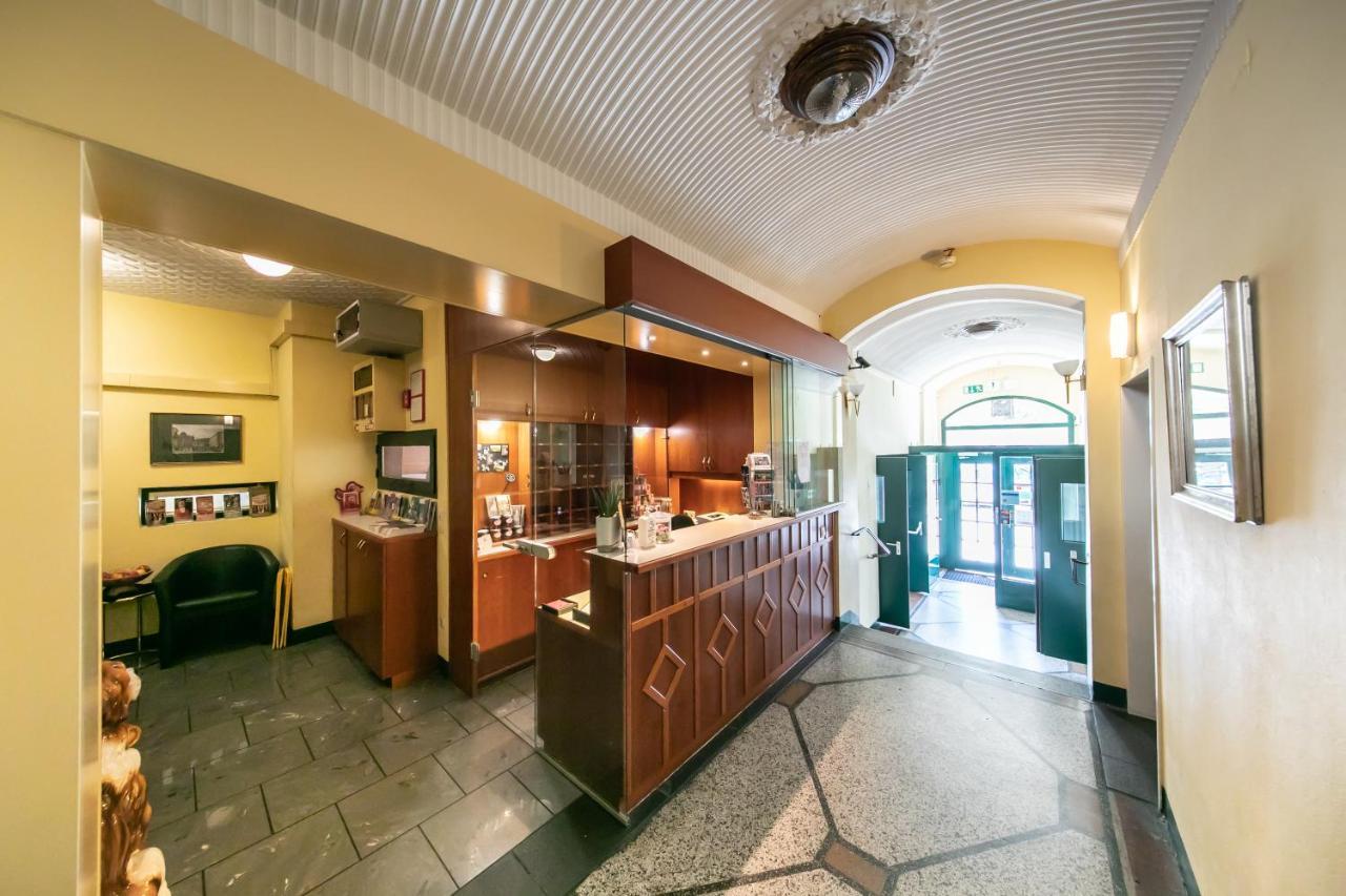 Hotel Bergwirt Schoenbrunn Виена Екстериор снимка