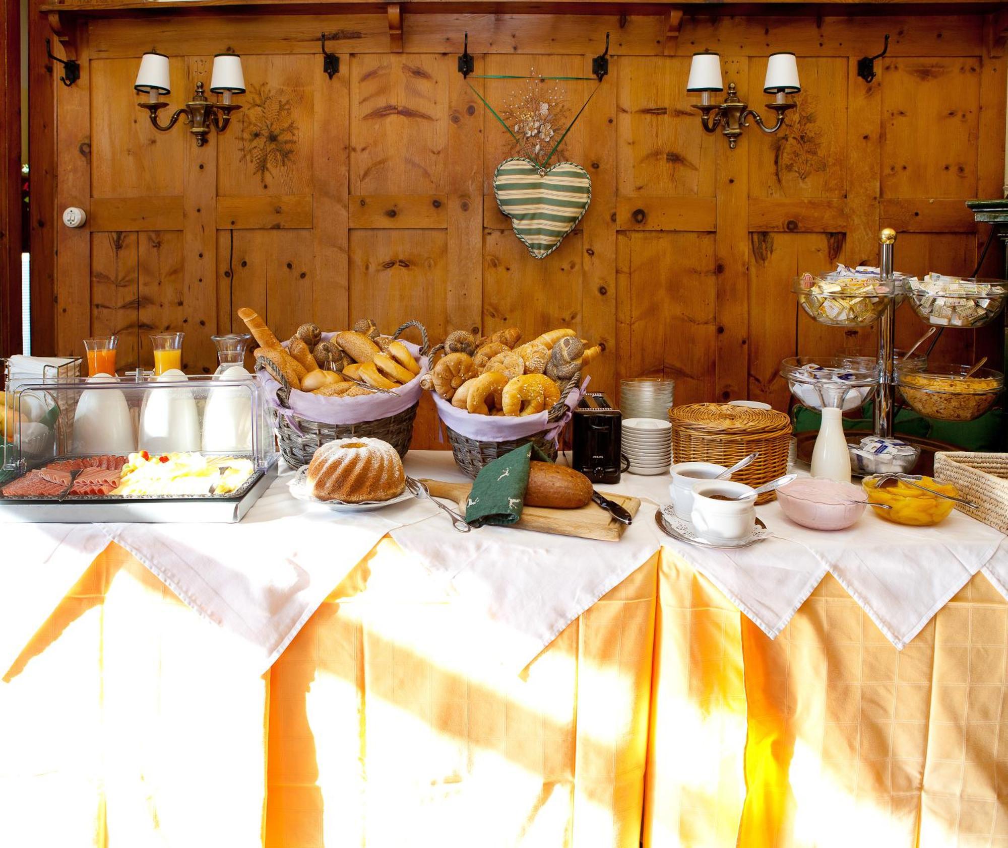 Hotel Bergwirt Schoenbrunn Виена Екстериор снимка