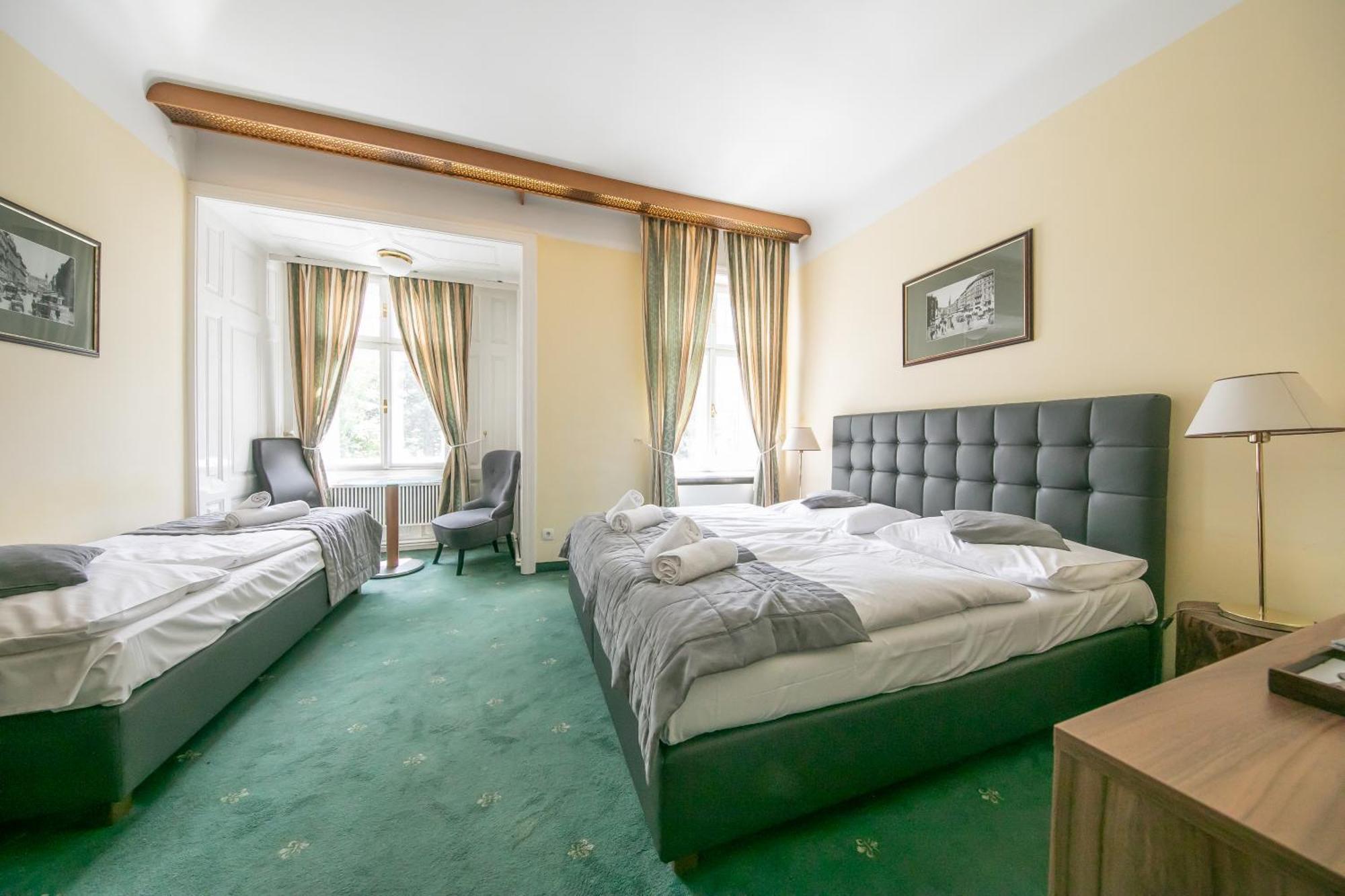 Hotel Bergwirt Schoenbrunn Виена Екстериор снимка
