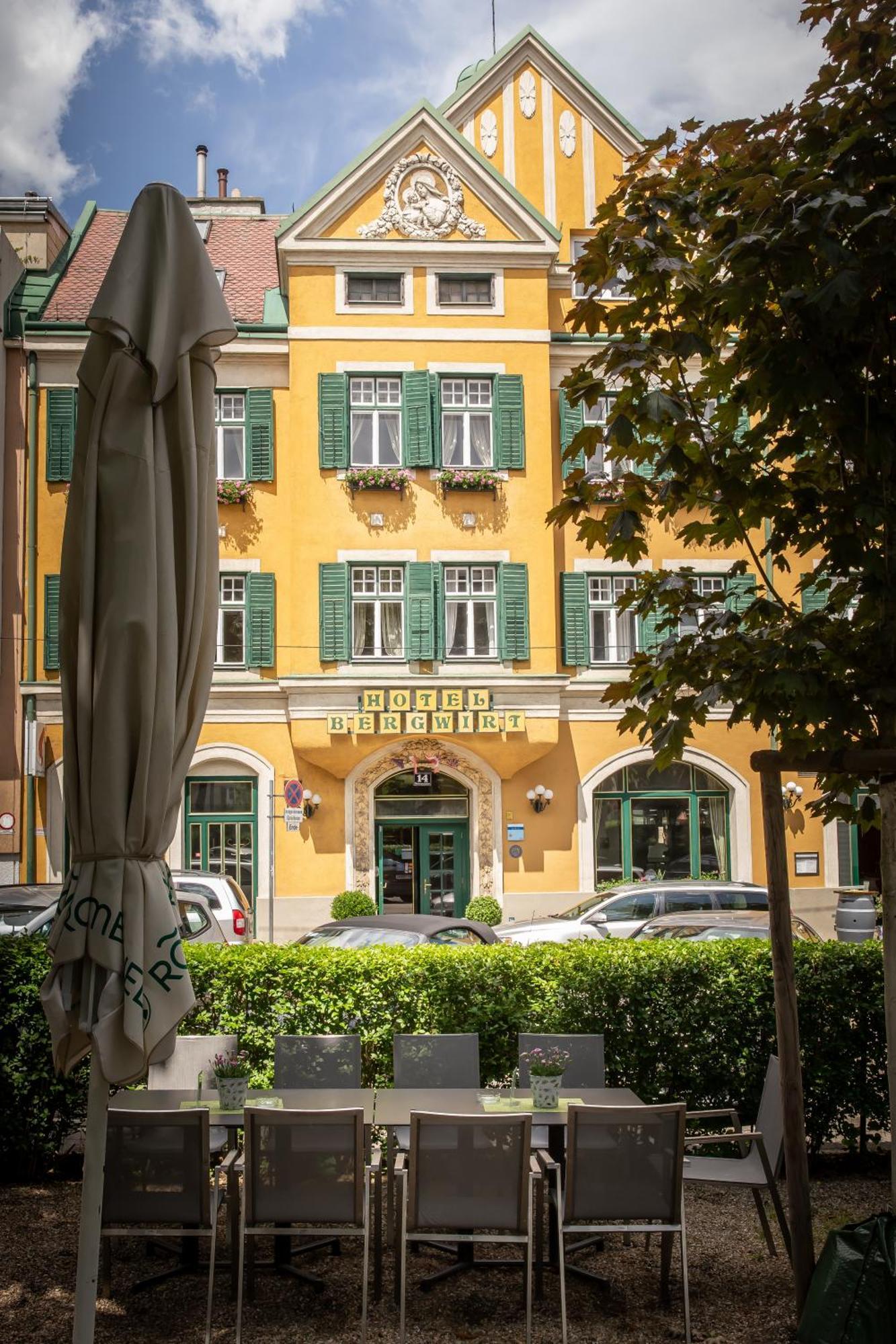 Hotel Bergwirt Schoenbrunn Виена Екстериор снимка