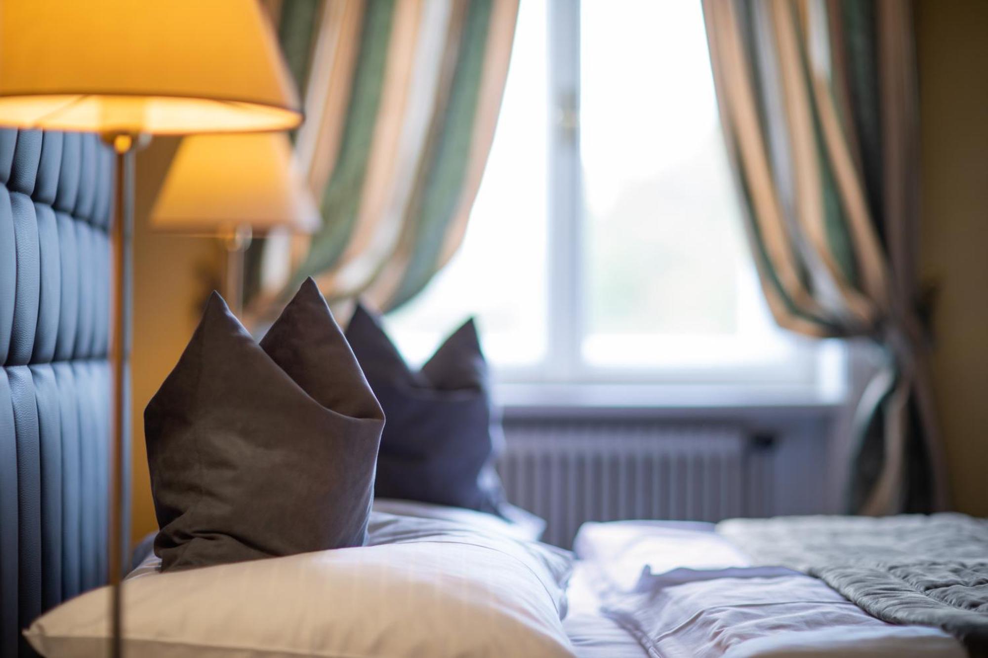 Hotel Bergwirt Schoenbrunn Виена Екстериор снимка