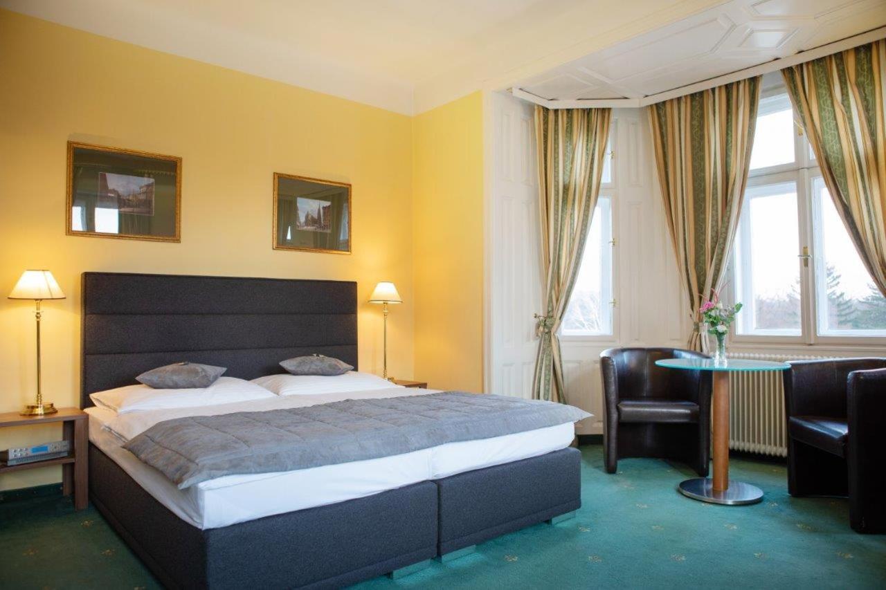 Hotel Bergwirt Schoenbrunn Виена Екстериор снимка
