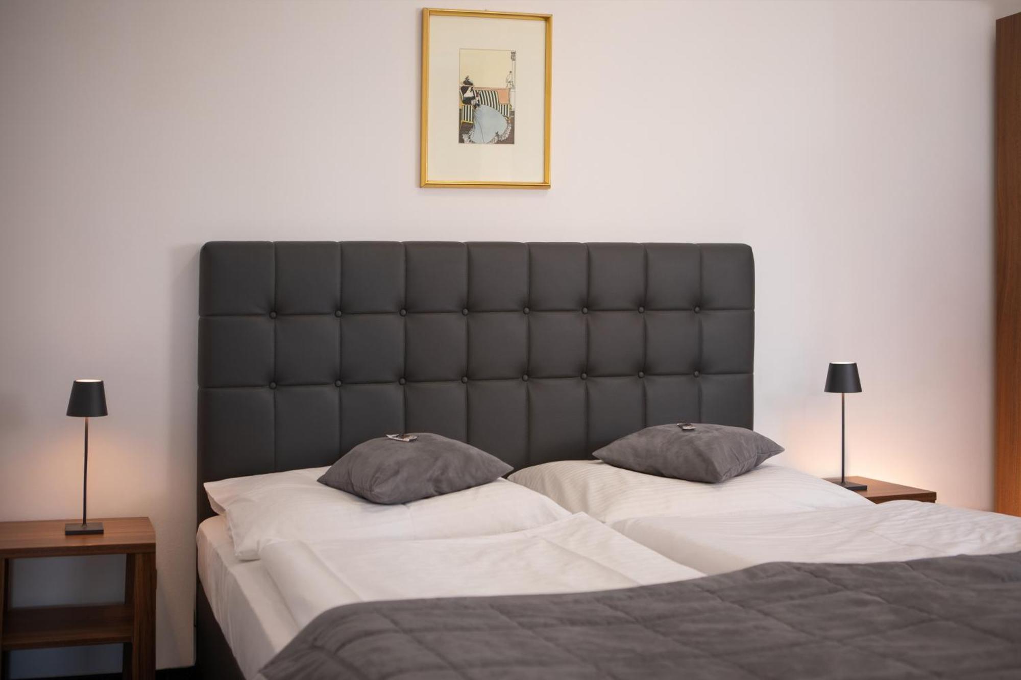 Hotel Bergwirt Schoenbrunn Виена Екстериор снимка