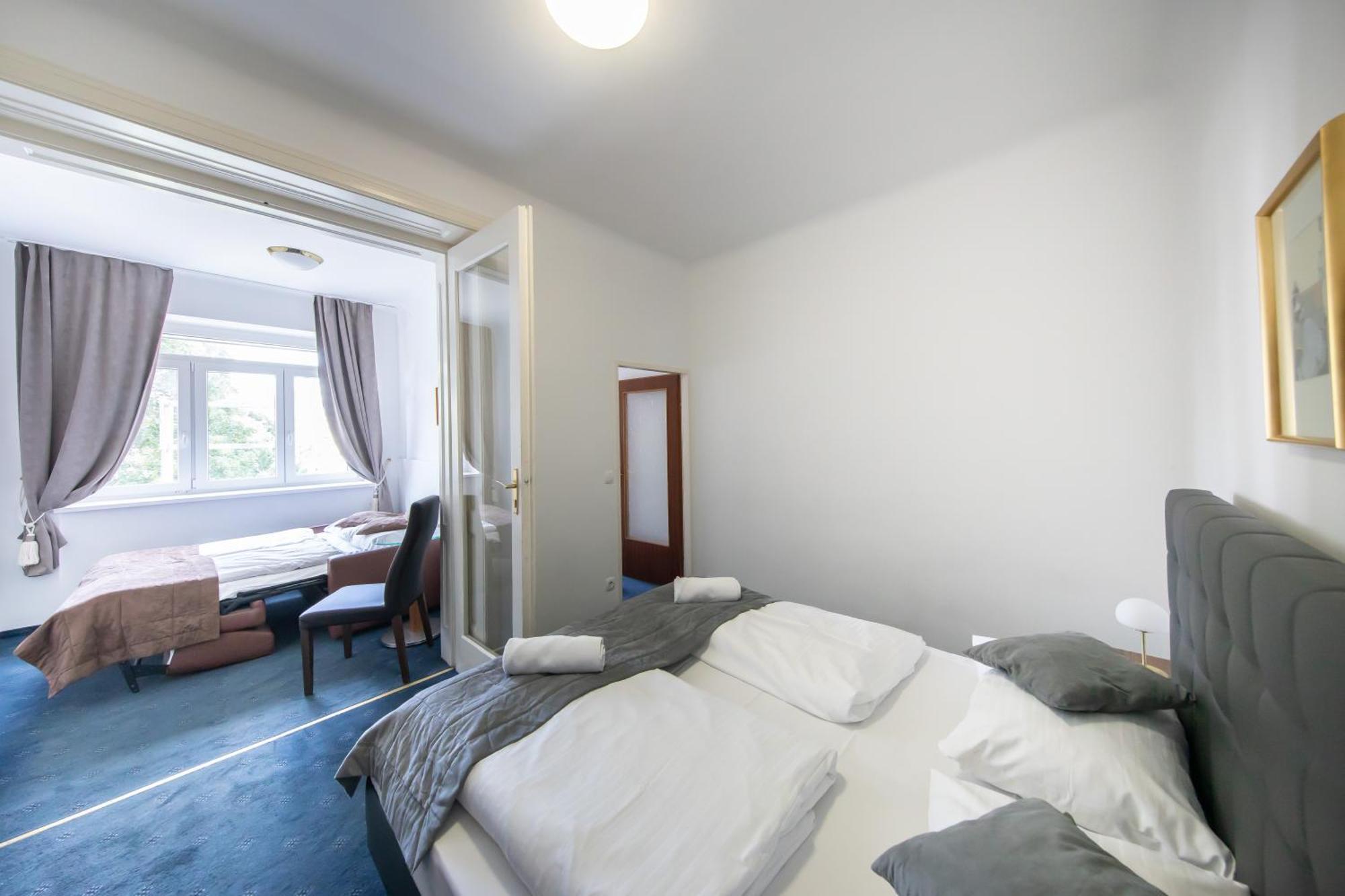 Hotel Bergwirt Schoenbrunn Виена Екстериор снимка