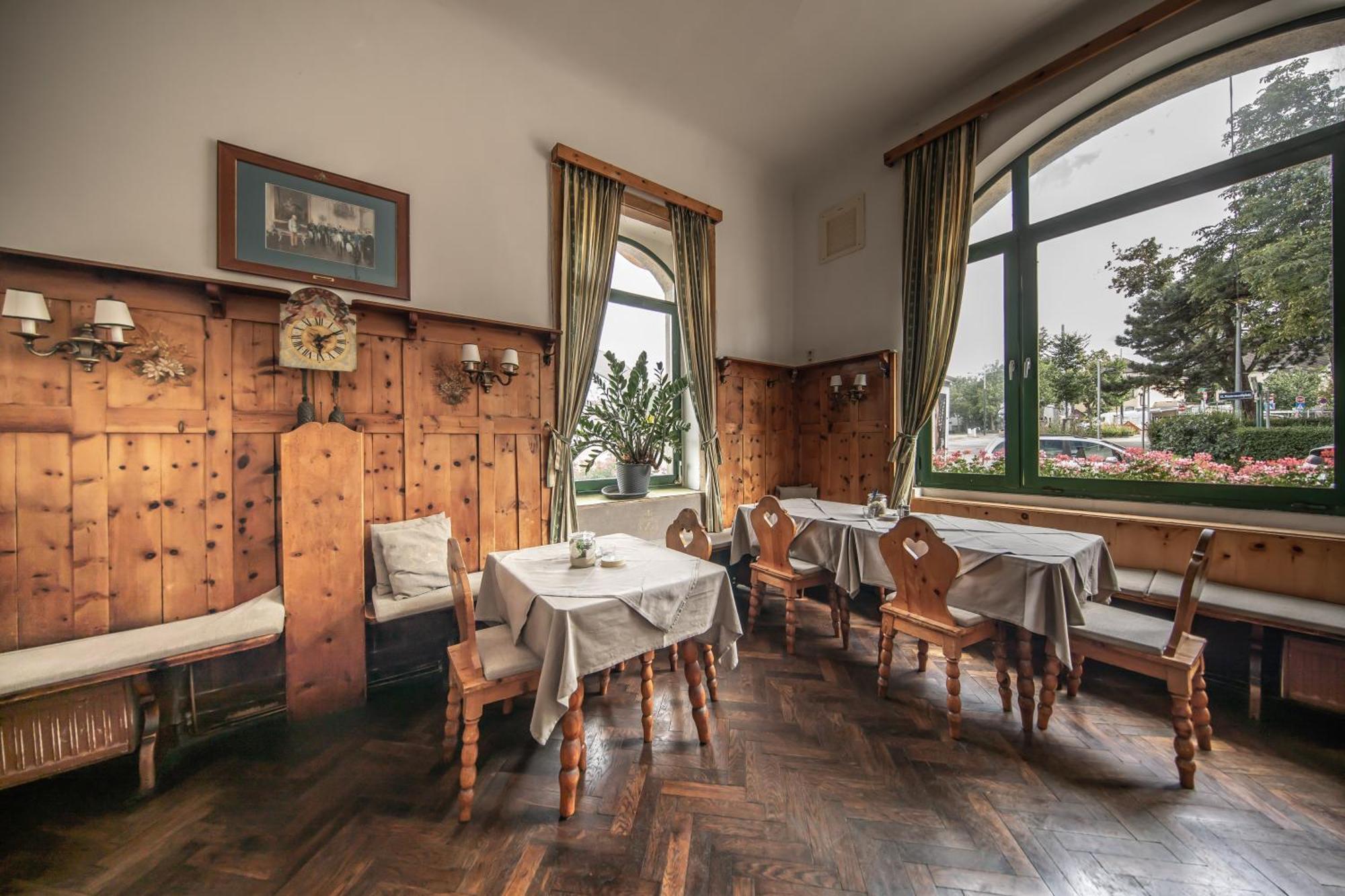 Hotel Bergwirt Schoenbrunn Виена Екстериор снимка
