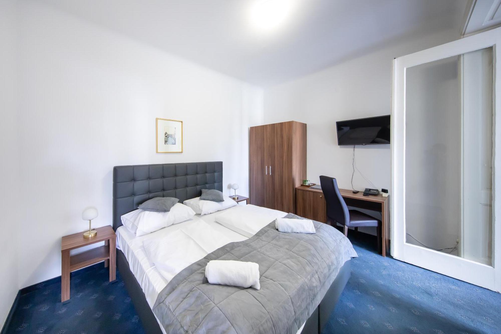 Hotel Bergwirt Schoenbrunn Виена Екстериор снимка