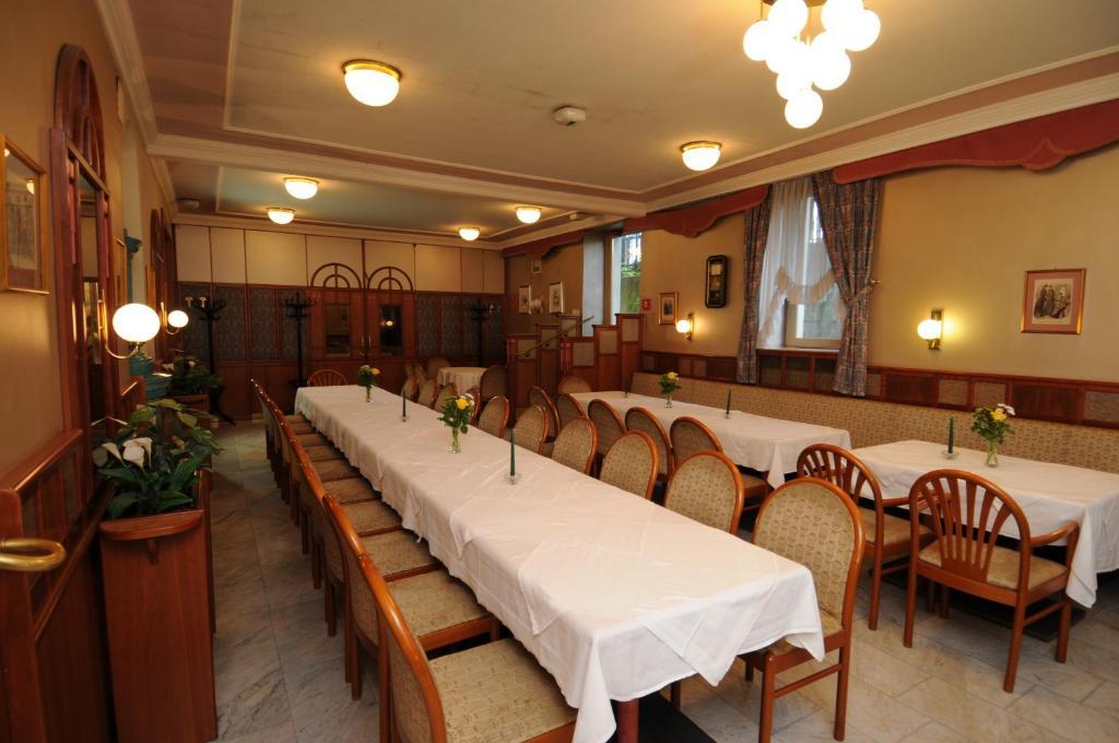 Hotel Bergwirt Schoenbrunn Виена Екстериор снимка